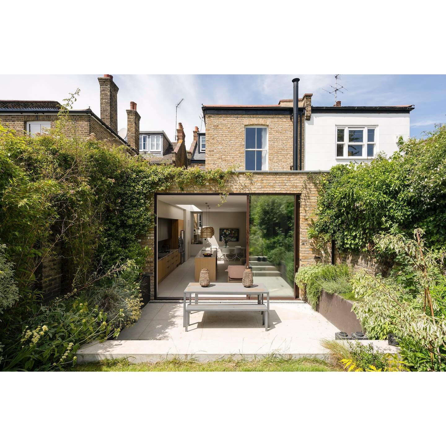 Good morning insta 🤖 We hope all is well and everyone is enjoying summer. ☀️ 

Check out this beautiful North Kensington home perfect for summer entertaining.

Photographed for @domus_stay 
.
.
.
.
.
.
.
.
#interiorphotographer #architecture #archit