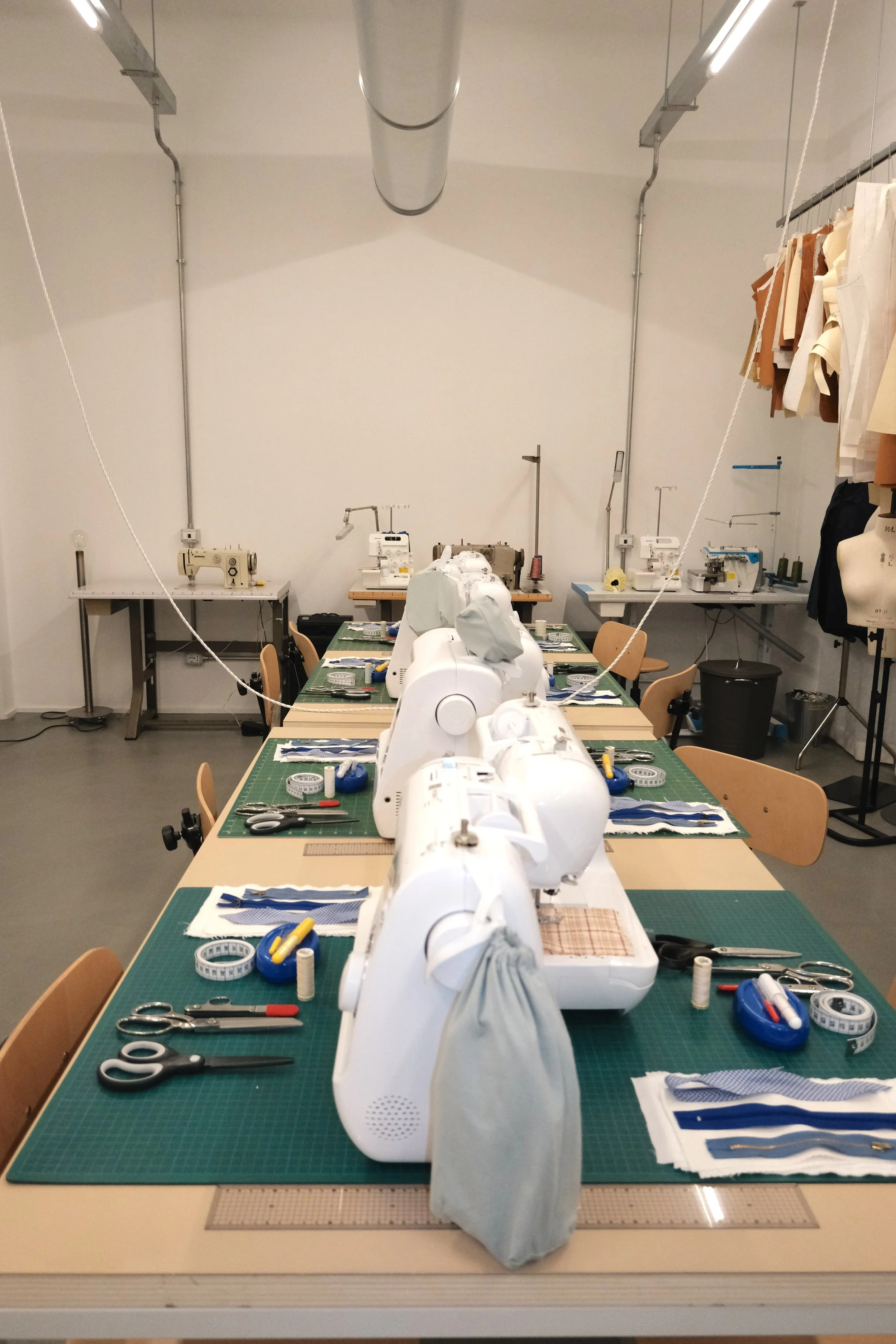laboratorio di introduzione al cucito a macchina.JPG (copia)