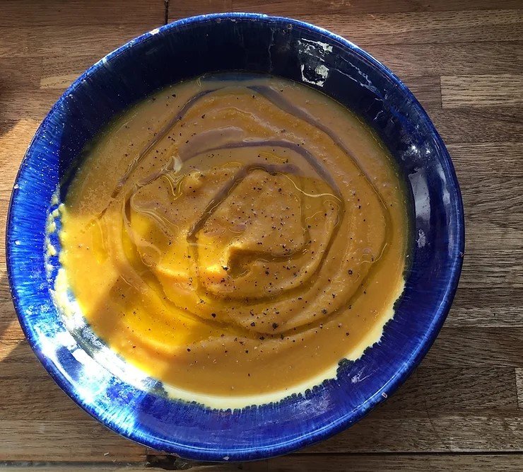 GOLDEN PUMPKIN AND TURMERIC SOUP