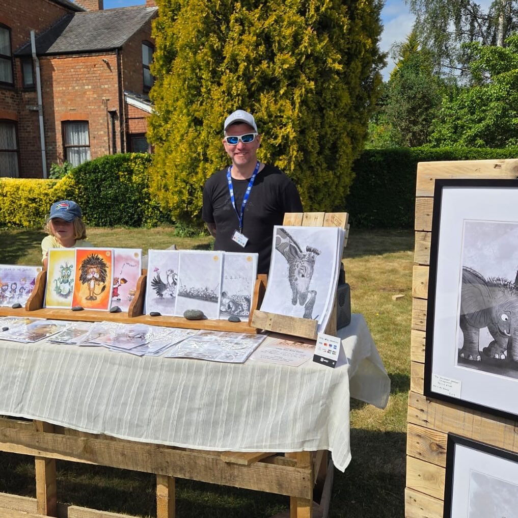 Huge thank you to all that turned out for @ladybayarts at the weekend. I met so many interesting and genuinely lovely people. It was a real treat to see the artwork land with people and bring some smiles. Something that drives me more than anything e