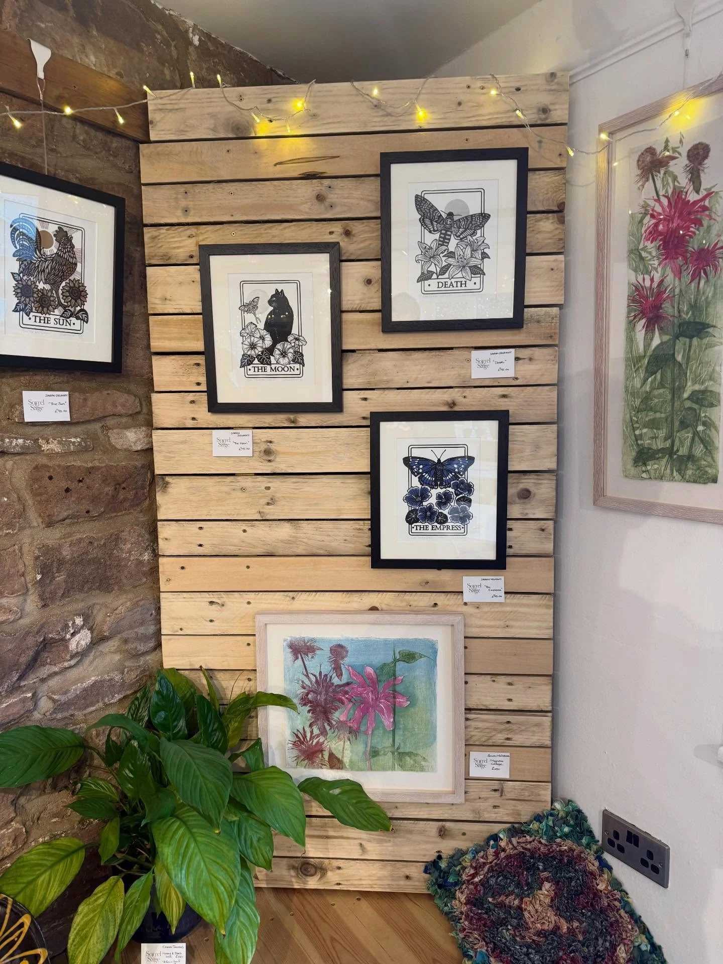 A bit of a different work day today installing a pallet wall at the awesome @sorrelandsagetc gallery. We used one during @herefordshireartweek and decided a permanent fix was the way to go! Super pleased to see how it&rsquo;s come out, really adding 