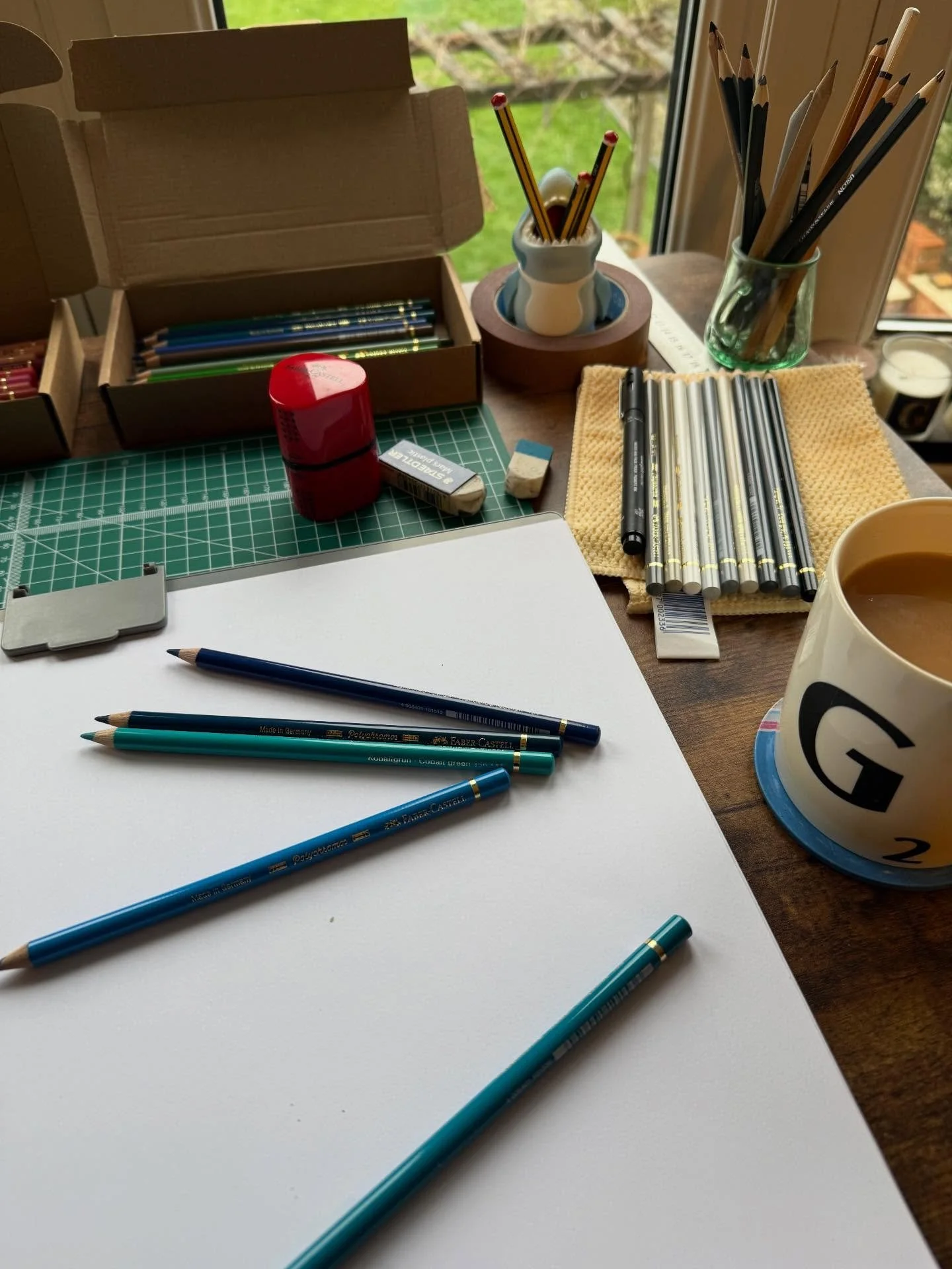 A colour test / sketch / pencil and ink kind of day!

@fabercastelluk 

#pencilartwork #childrenbooksillustrations #animalillustration #illustratorlife #fabercastellpolychromos