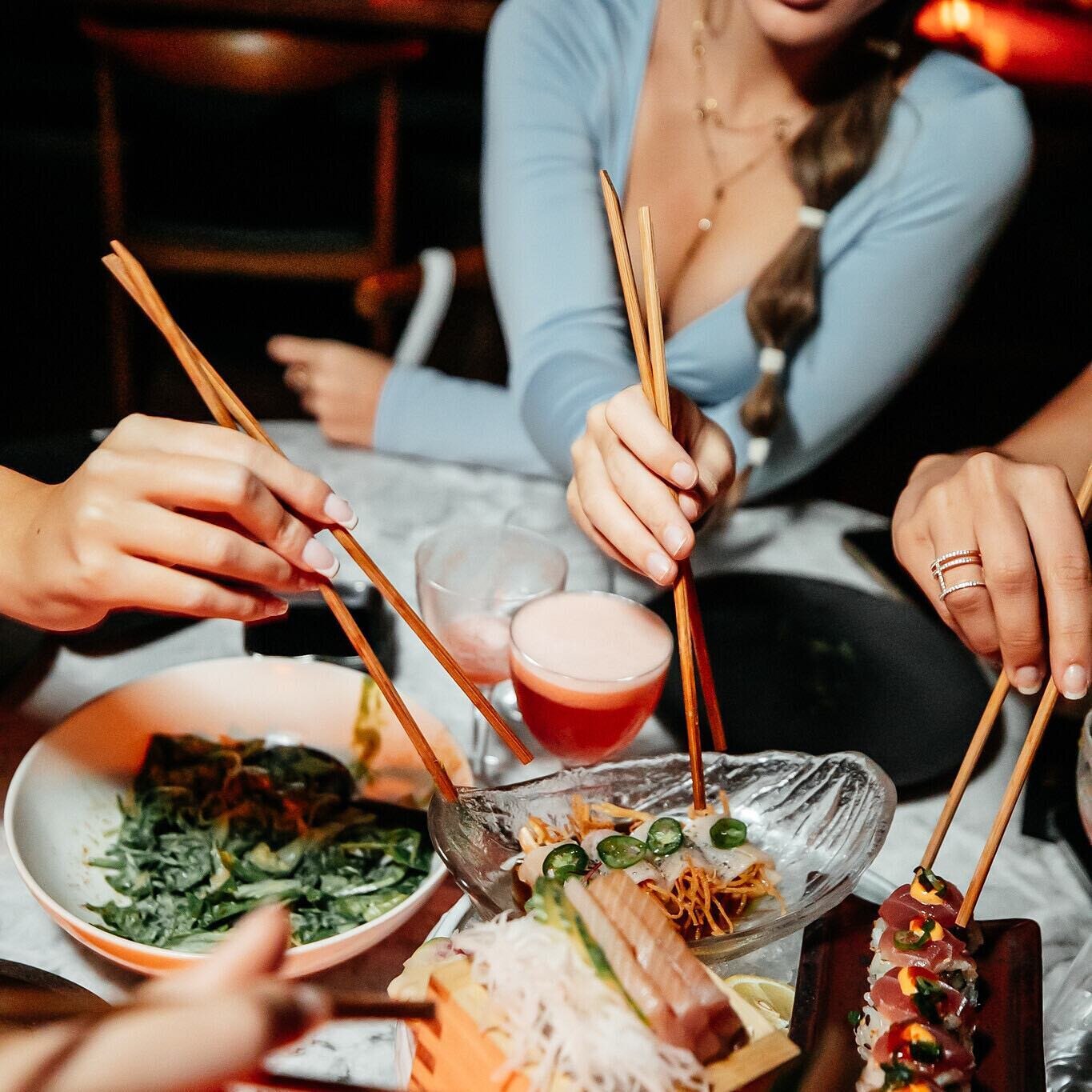 Sharing is caring! Dive into our culinary delights served Izakaya-style while immersing yourself in the Garden Party magic, complemented by the rhythmic beats of DJ @andreatens_dj . #BAOLImiami #GardenParty 🌿