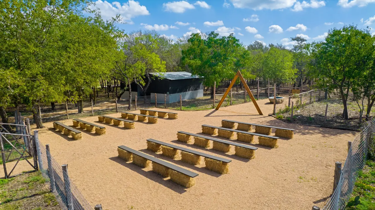 What to Look for When Booking a Ranch Wedding Venue