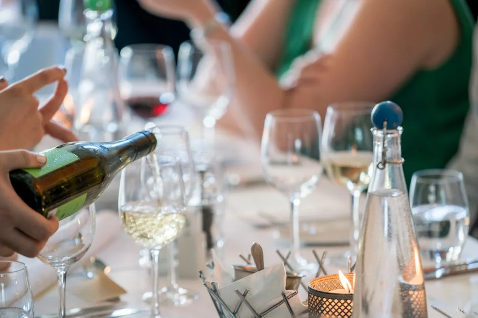 Creating a Memorable Wedding Atmosphere with a Chic Saloon Bar