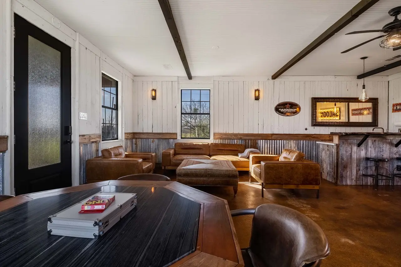 The Rise of Saloon Bars in Modern Event Venues
