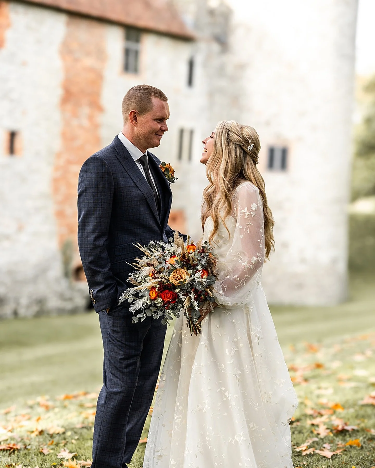 Officially feeling autumn vibes 🥹🍁 Loving all of the colours at the stunning Westernhanger Castle 🧡

Venue: @thecastlewestenhanger 
Photo &amp; Film: @angieandmattweddings 
Florals &amp; Decor: @chicwedsuk 
Hair Stylist: @ebonypayne_hairandmakeup 