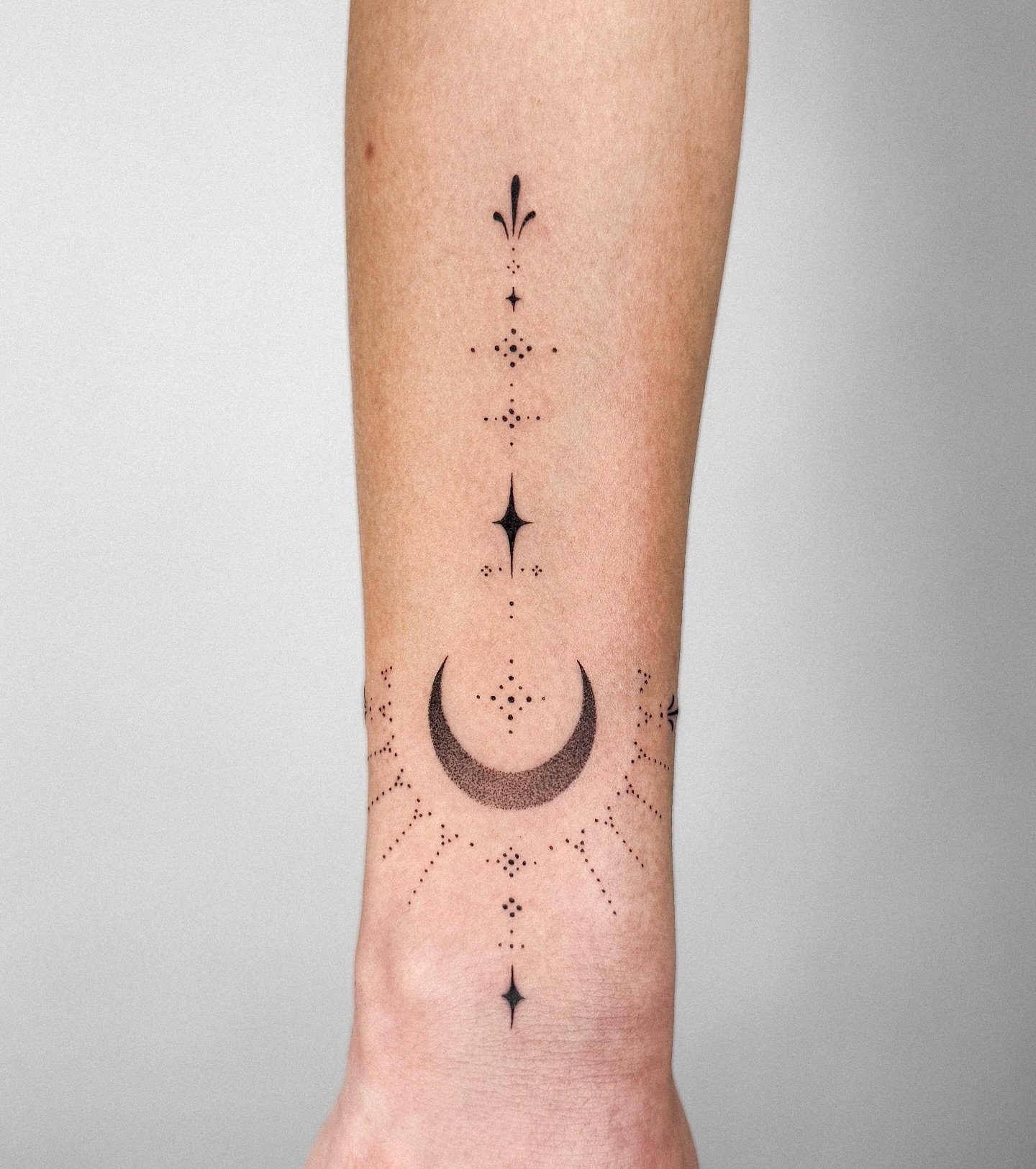 🥰
.
.
.
.
.
#eleganttattoo #ornamentaltattoos #whimsicaltattoo #cutetattoos #prettytattoo #moontattoo #dotworktattoos #dotworknow #tattoosforwomen #ornamentalika #ornamentaldesign