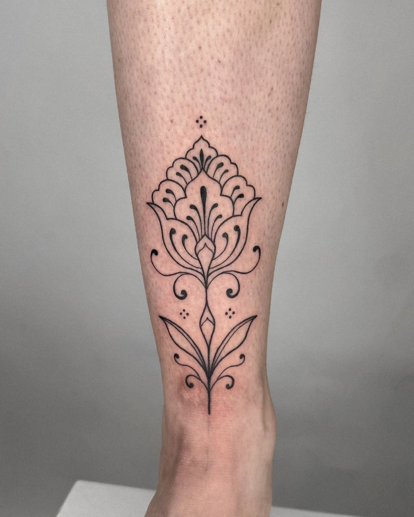 🌸🌺💐🪷
.
.
.
.
.
.
#ornamentaltattoos #ornamentalika #amsterdamtattoo #whimsicaltattoo #dutchtattoo