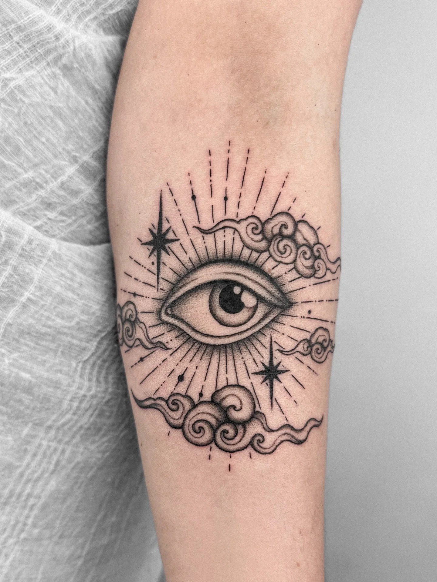 Bookings are open ✨📍🇳🇱 Haarlem, NL 
To book send an email to: whiskeyandcreamtattoo@gmail.com or click the link in the bio ✨
.
.
.
#amsterdamtattoo #surrealismtattoo #illustrativetattoos #whimsicaltattoo #magicaltattoo