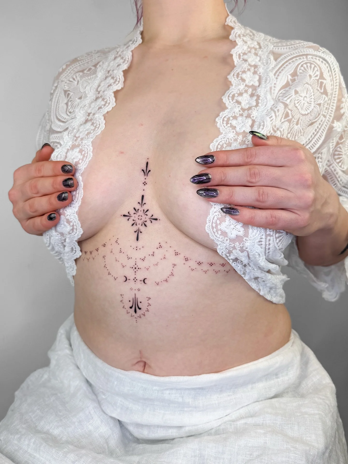 Perfect time to get sometime like this before summer so you can show off your piece on the beach 🏖️ 
Bookings are open,📍 HAARLEM, NL 🇳🇱
To book send an email to: whiskeyandcreamtattoo@gmail.com or click the link in the bio ✨
.
.
.
.
#ornamentalta