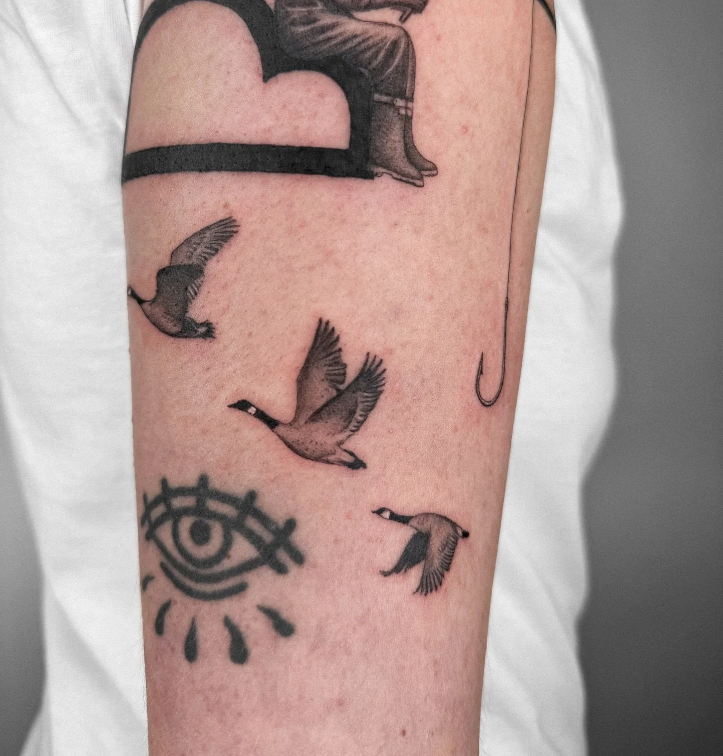 Close up
Bookings are open,📍 HAARLEM, NL 🇳🇱
To book send an email to: whiskeyandcreamtattoo@gmail.com or click the link in the bio 
.
.
.
.
#amsterdamtattoo #haarlem #floraltattoos #birdtattoos #surrealismtattoo