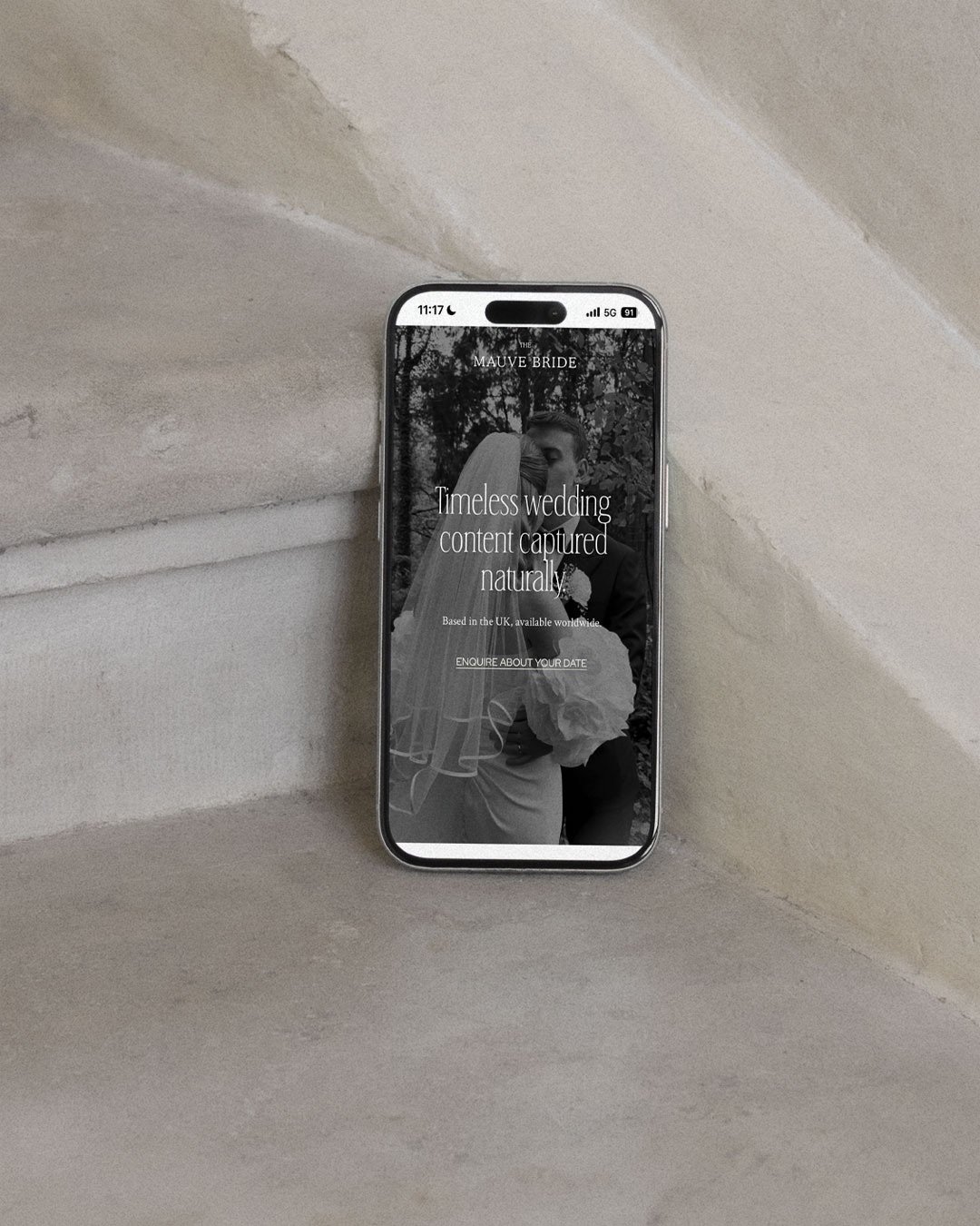 seeing the brand come to life after creating the cute bits and pieces has to be my fave part of any project 🥹

branding collateral + web for @themauvebride 

#webdesigner #webdesign #webdesignproject #weddingindustrywebdesign