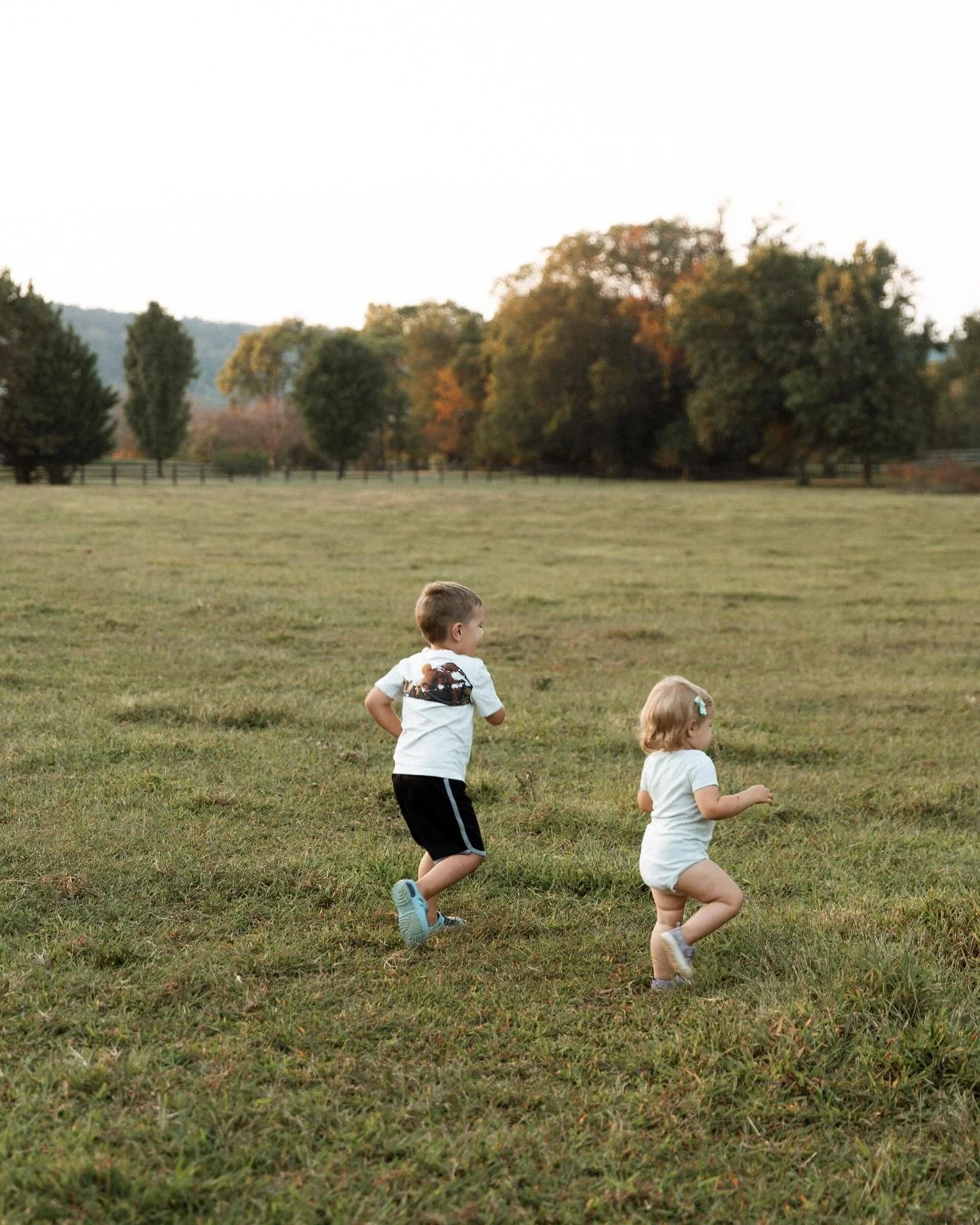 From my family to yours 💙💚

Thank you @nicolecapri_creative for the amazing photos. 

Pssst everyone, she has maternity + newborn packages 💌📸

#birthdoula #loudouncountybirthdoula #mom #familyphotos #family #fromminetoyours