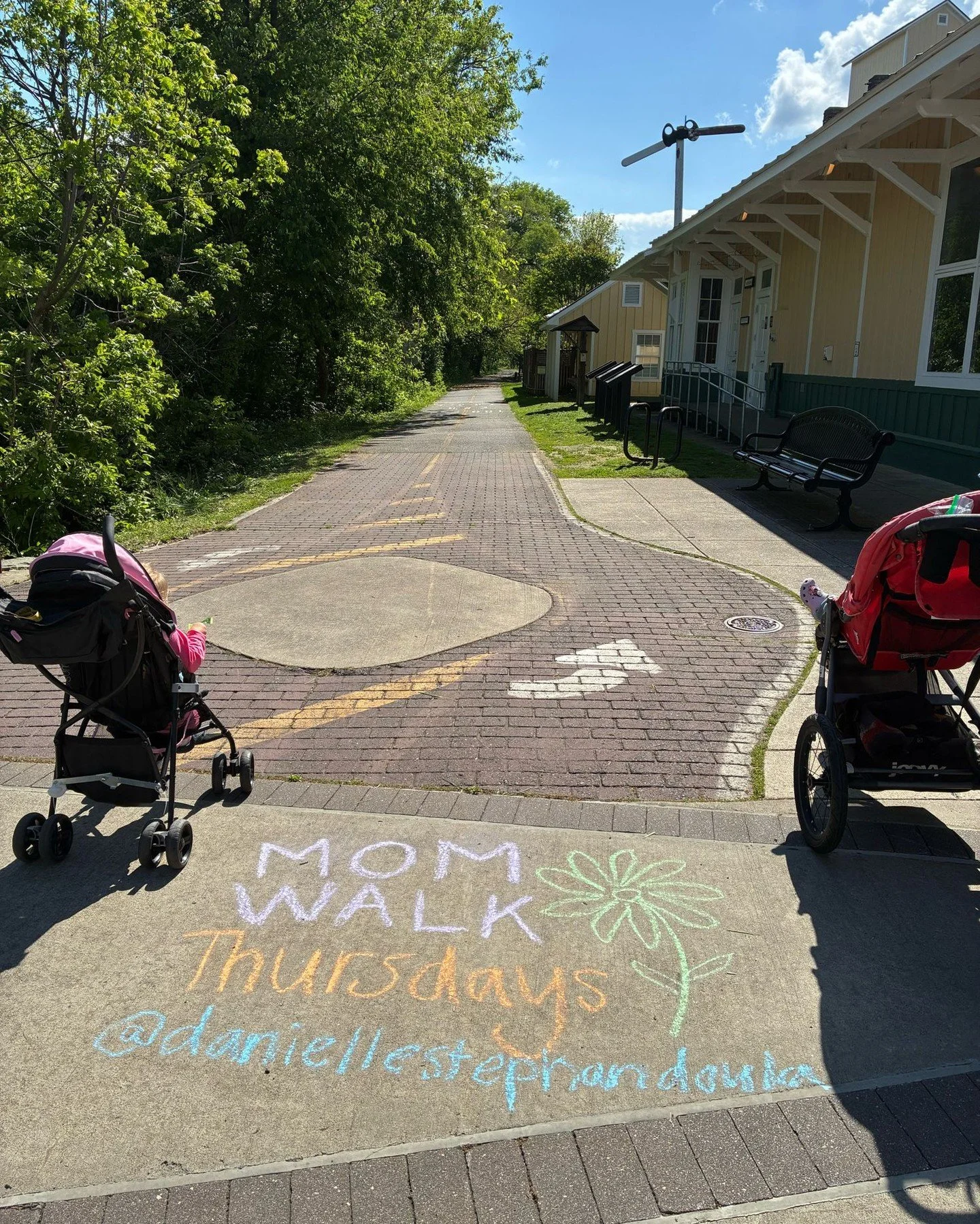Walk &amp; talk every Thursday in Purcellville 😁☀️🌳

Comment WALK for the link to the Facebook group