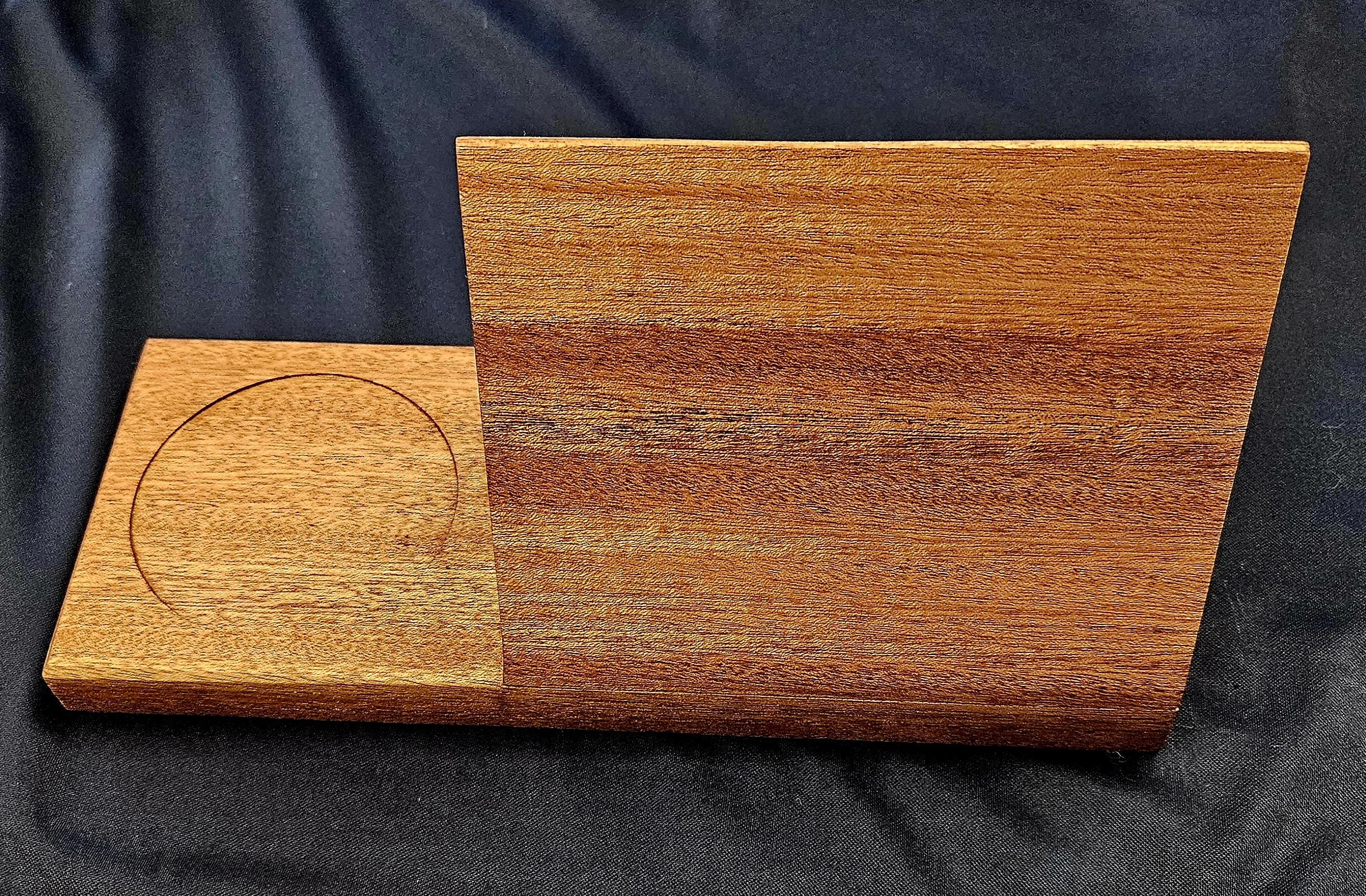 Sapele book valet 
