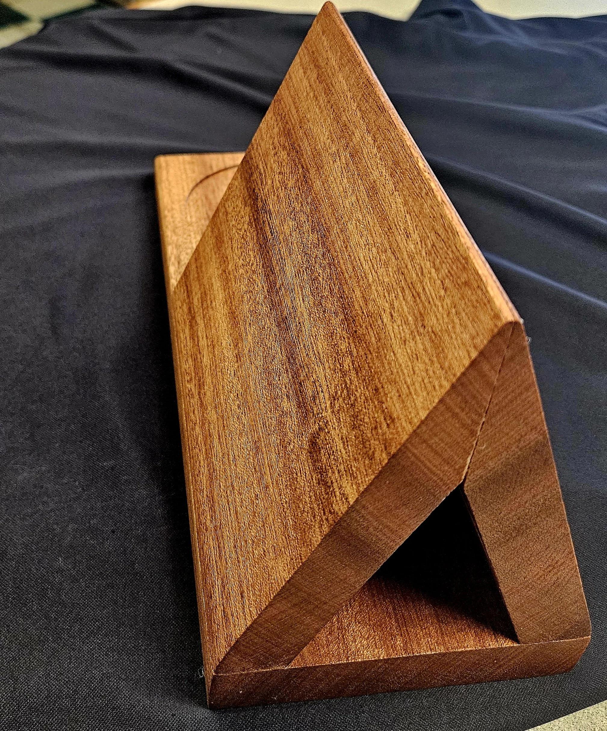 Sapele book valet 
