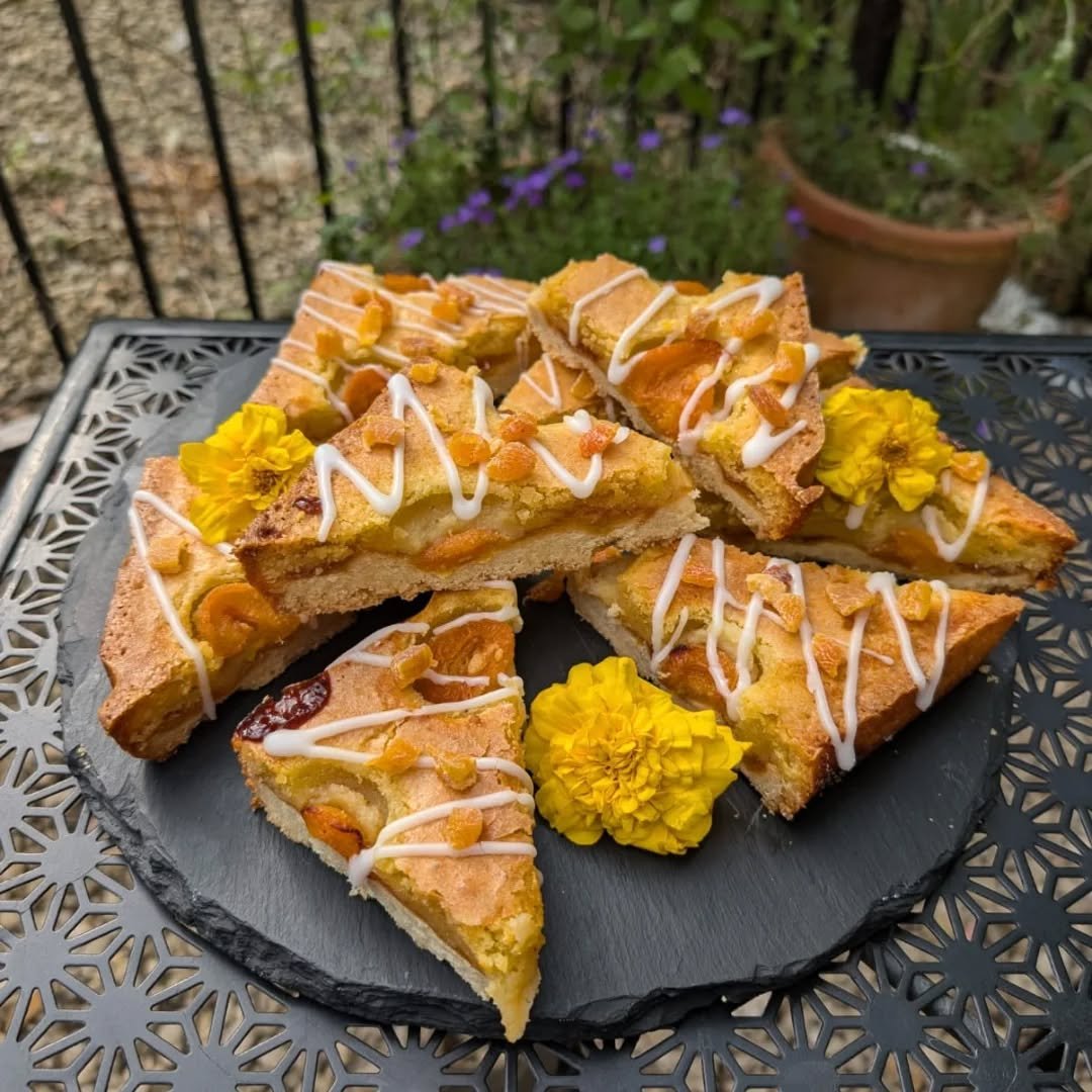 🍰 MAY CAKE SPECIALS 🍰

This month we have on offer for you -
🥧 Apricot Bakewell Slice

#cake #homemade #specials #cakespecials #apricot #bakewell #bakewellslice #apricotbakewell