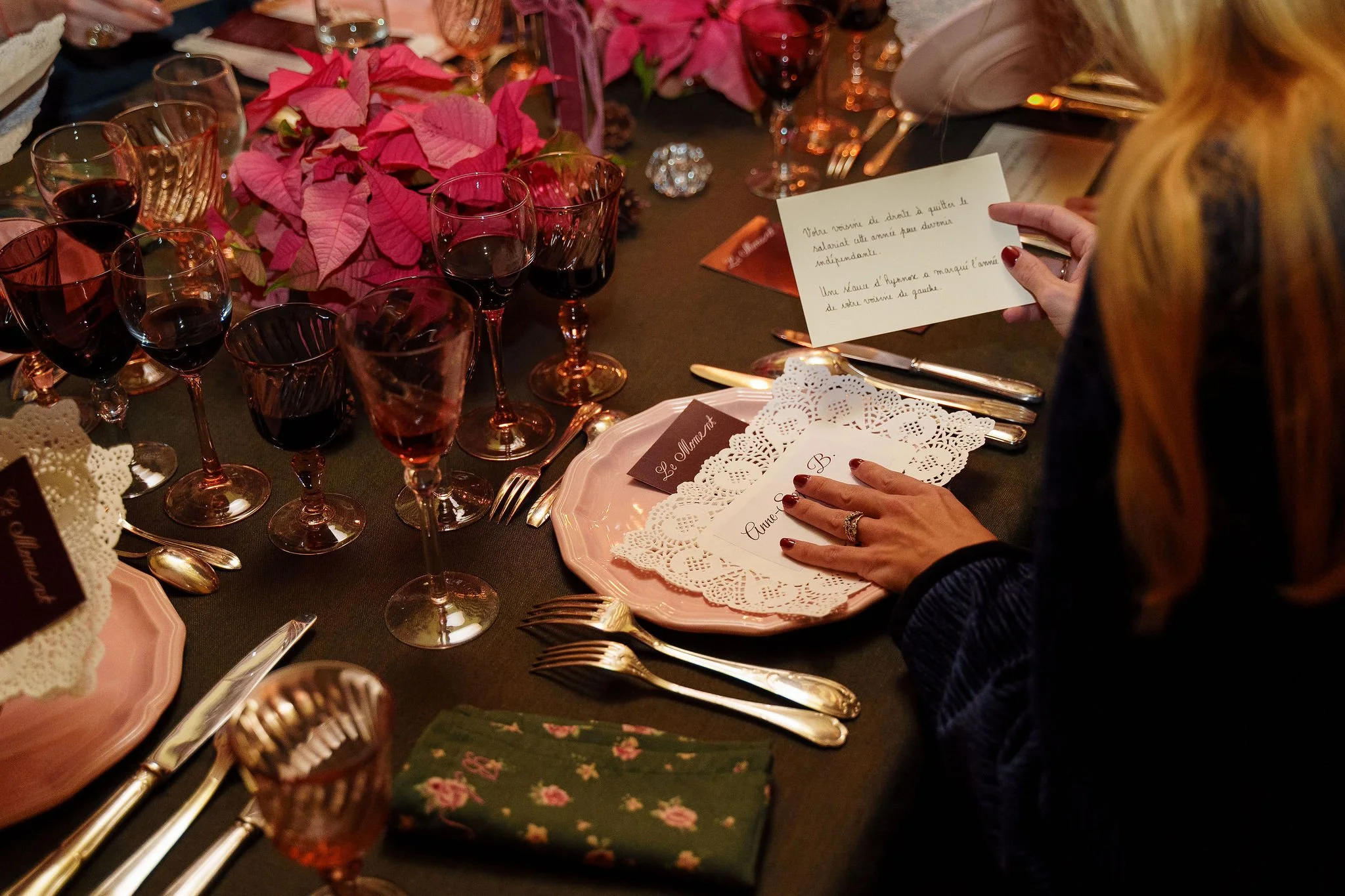 Table festive pour dîner privé, décor personnalisé