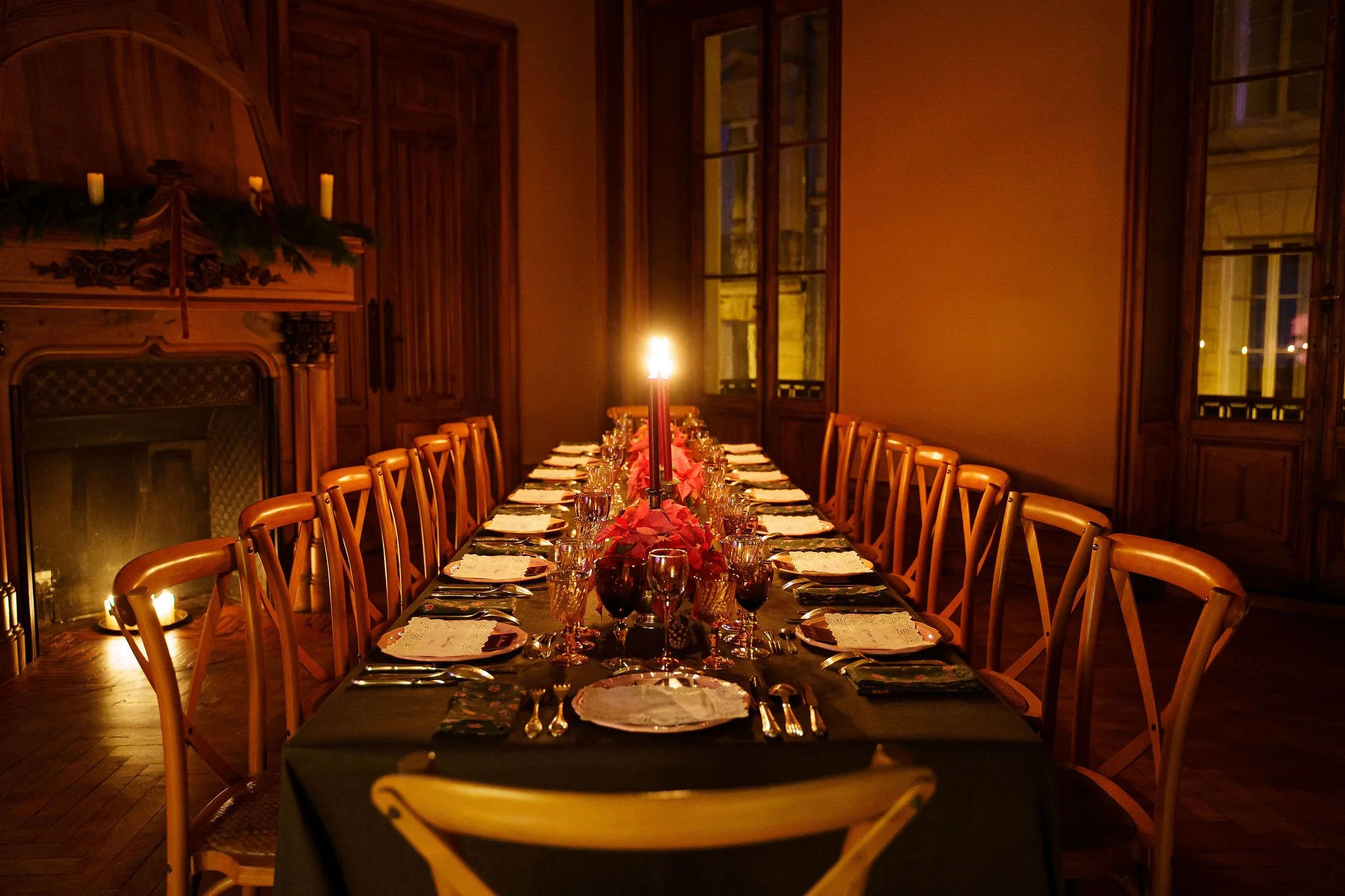 Banquet éclairé à la bougie