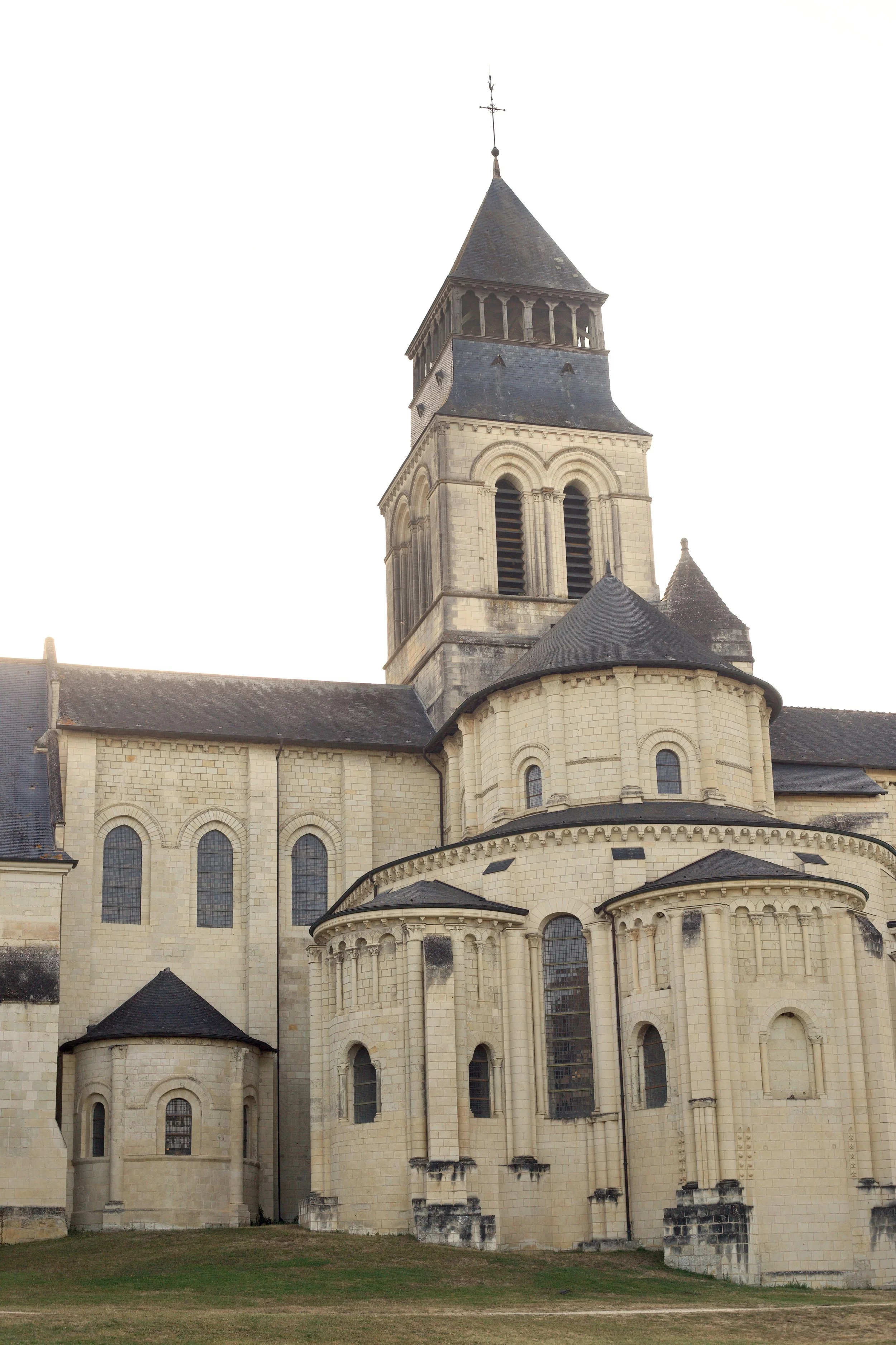 MAISON LALO MARIAGE FONTEVRAUD 2.jpeg