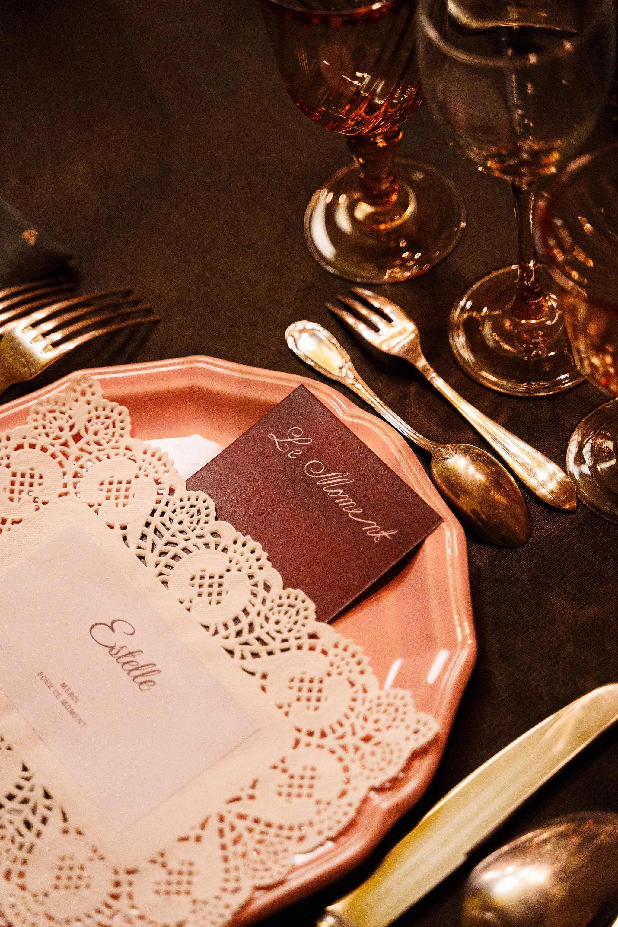 Papeterie créative, menu et marque place dentelle et bordeaux