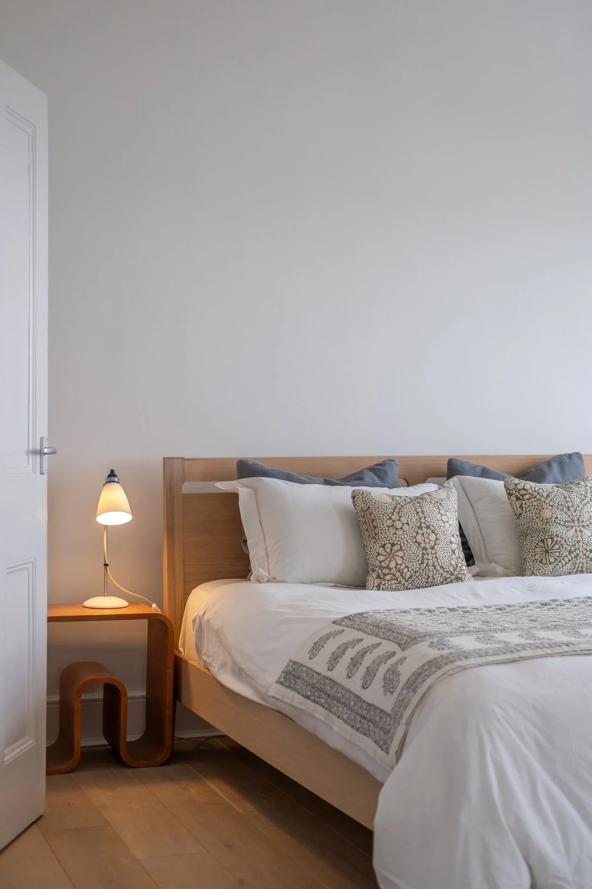 Devonshire Terrace hostd bed corner.jpeg
