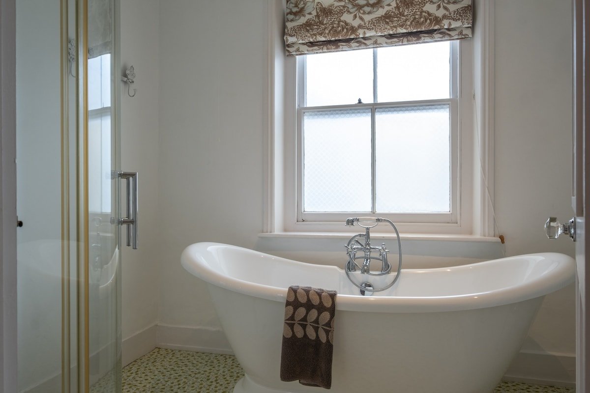 Devonshire Terrace hostd  bath view.jpeg