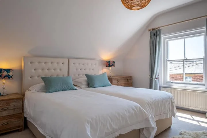 Hostd Homes_Holmwood 15.jpeg