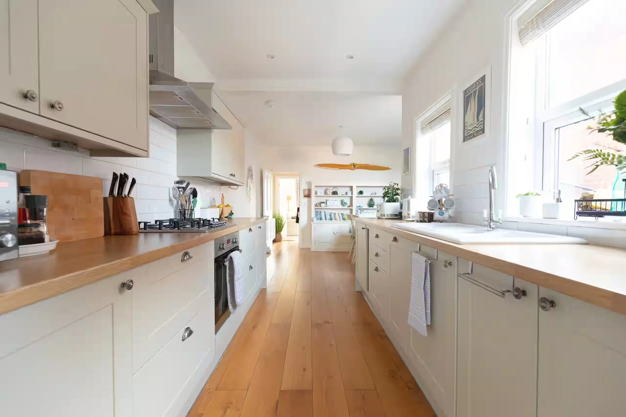 Hostd Mainstay Cowes kitchen 1.jpeg