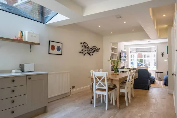 Hostd Homes_Holmwood  19.jpeg