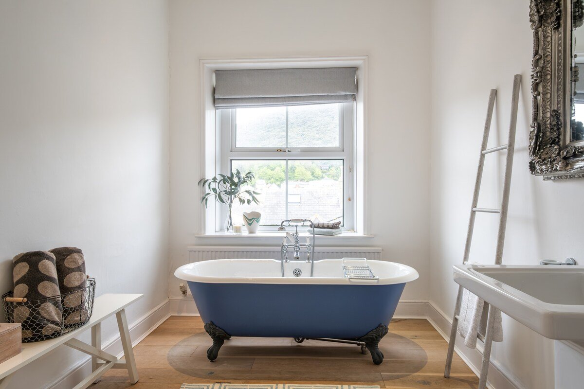 Devonshire Terrace hostd  bath.jpeg