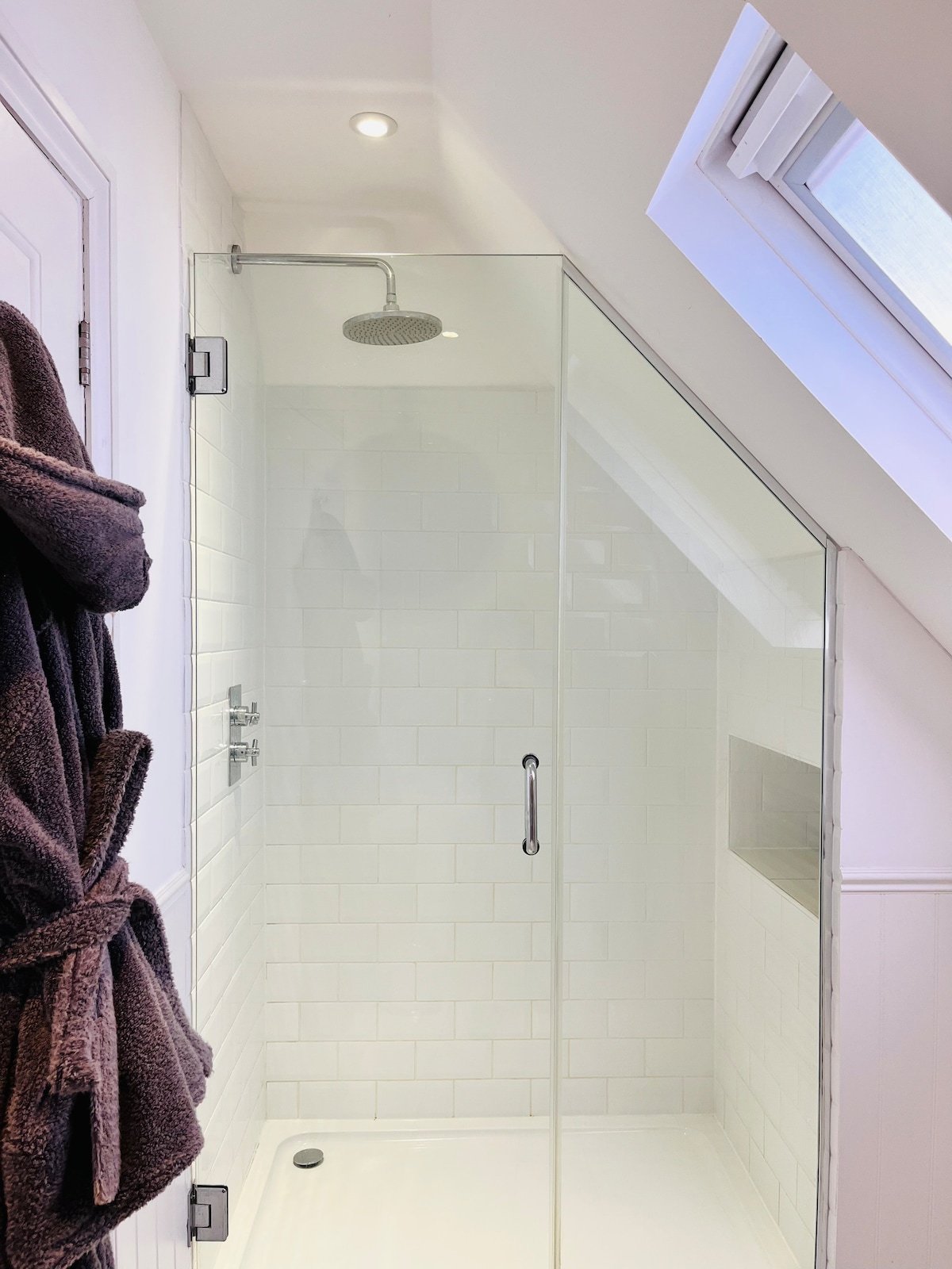 Hostd Bramble Bank House Cowes  shower.jpeg