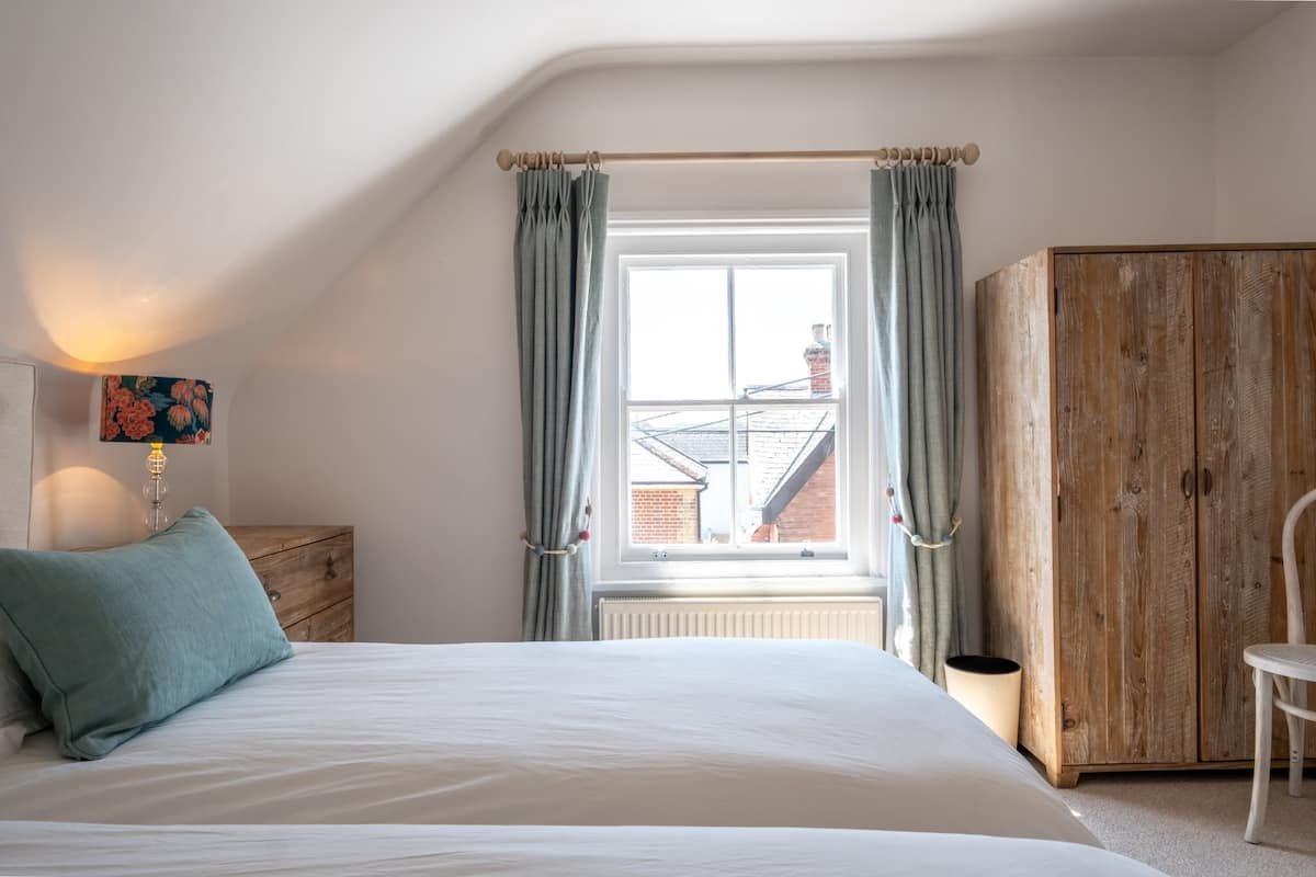 Hostd Homes_Holmwood  14.jpeg