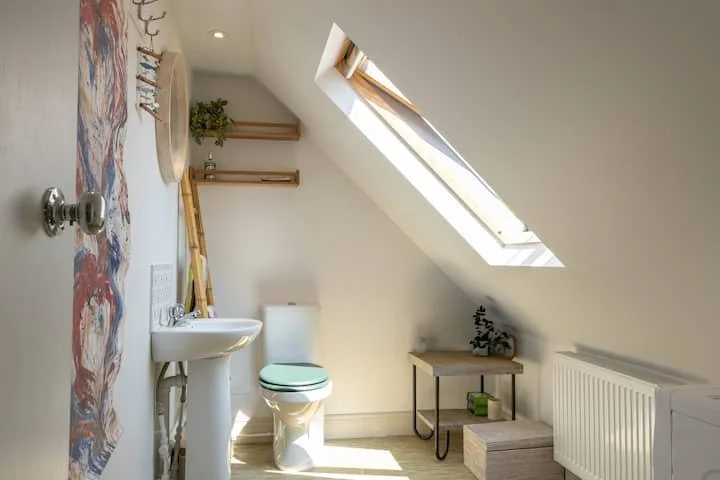 Hostd Homes_Holmwood  31.jpeg
