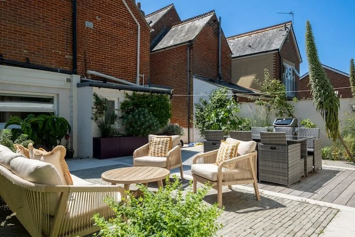 Hostd Homes_Holmwood 01.jpeg