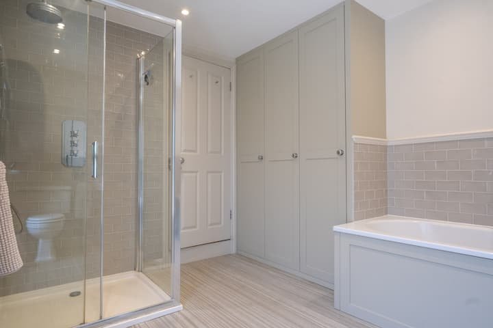 Hostd Homes_ Holmwood 3.jpeg