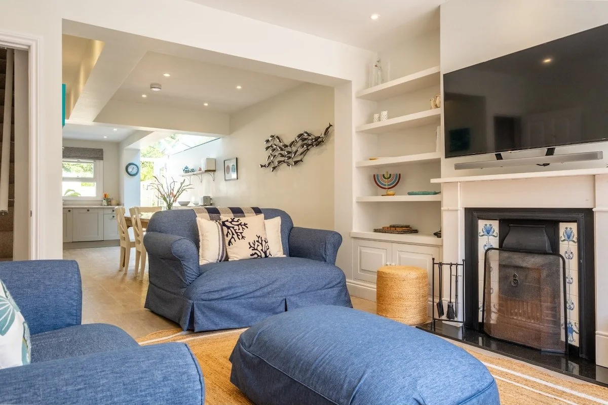 Hostd Homes_Holmwood  25.jpeg