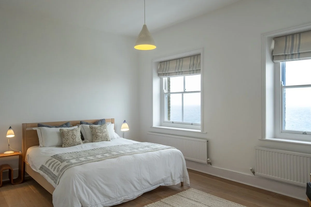 Devonshire Terrace hostd  larger bed.jpeg