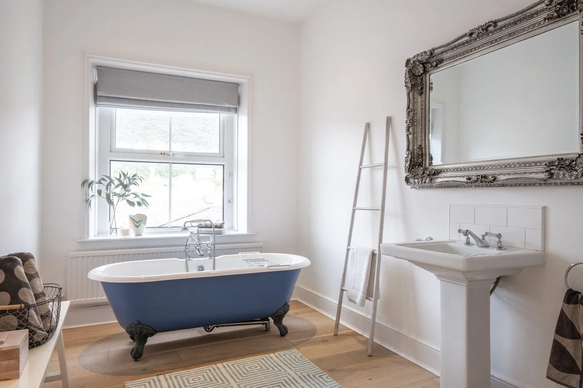 Devonshire Terrace hostd  bath and sink.jpeg