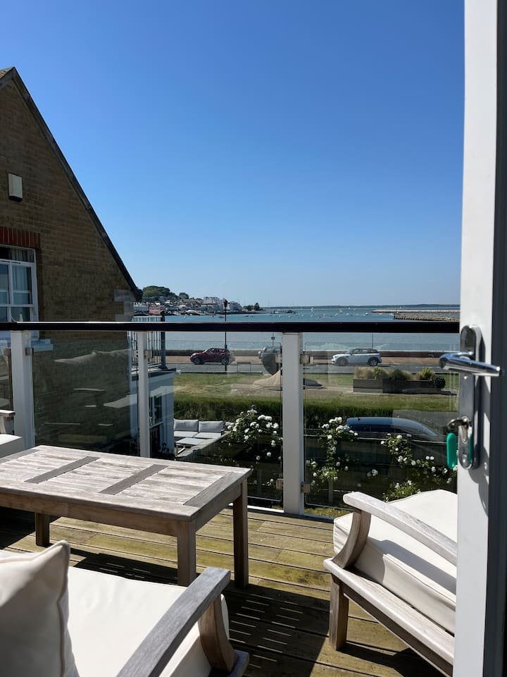Hostd Bramble Bank House Cowes  balcony.jpeg