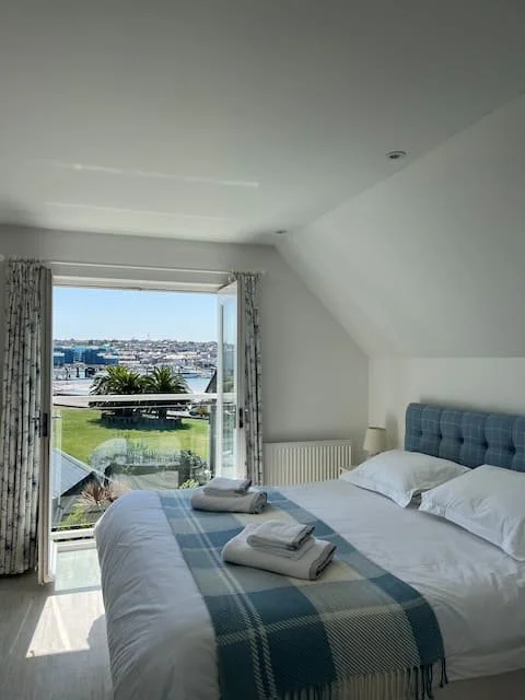 Hostd Bramble Bank House Cowes  bedroom.jpeg