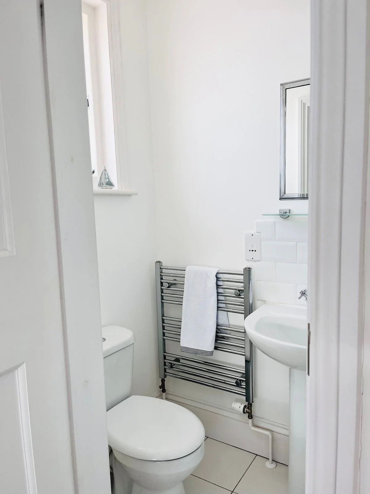 Hostd Bramble Bank House Cowes loo 2.jpeg