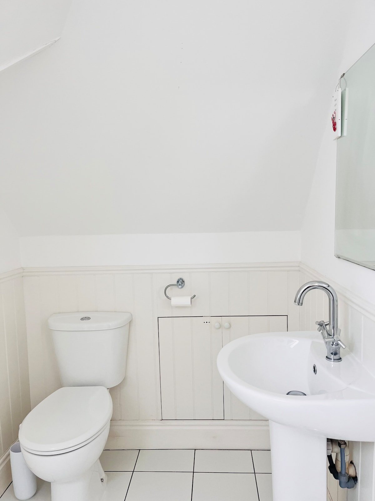 Hostd Bramble Bank House Cowes  toliet.jpeg