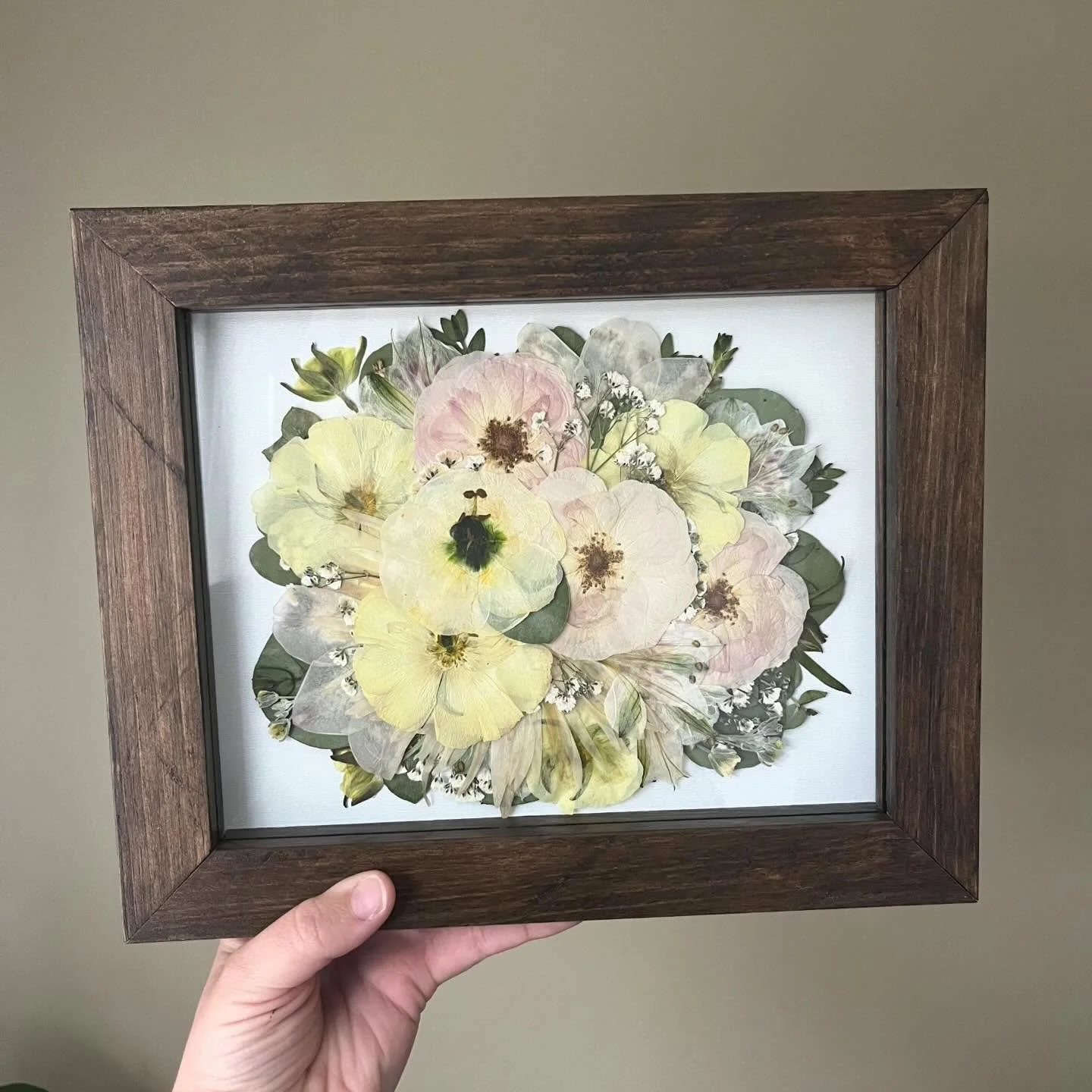 Another beautiful before &amp; after 💐

We have now officially sold our home here in Petawawa &amp; purchased our new home in Inverary. While we are sad to leave everyone here, we are so excited for the journey ahead of us! 

Reminder that I am curr