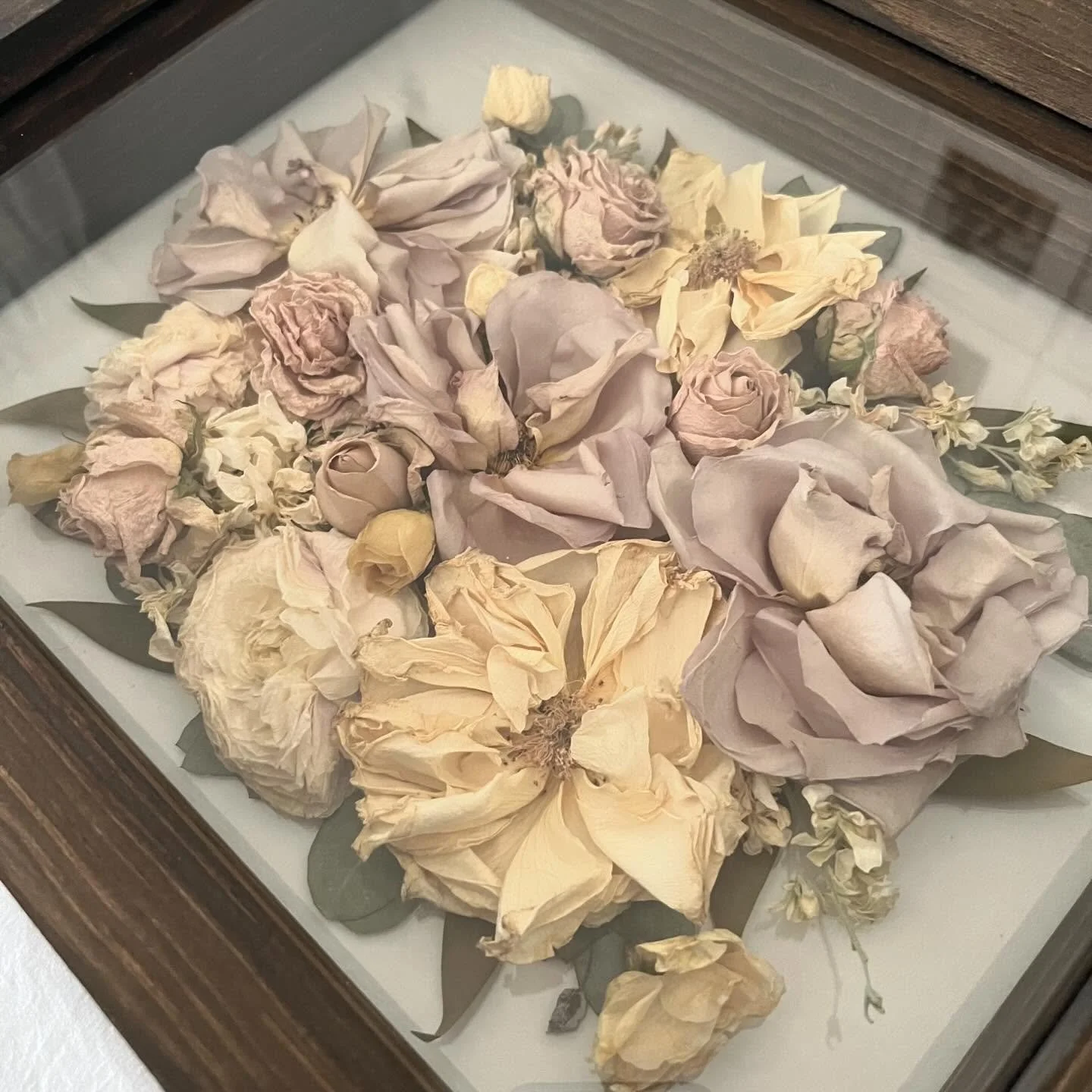 We still have space to fit in your 2025 preservation! Book today at the link in our bio so your bouquet can look as good as Natalie&rsquo;s - forever! 🗓️