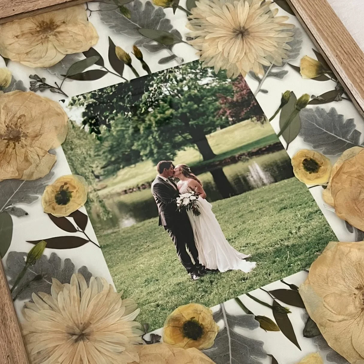 Nothing we love more than including a wedding photo with your blooms! 

Fun facts! This beautiful couple actually said &lsquo;I do&rsquo; in my &amp; my husband&rsquo;s home town. And their florsit, @kellysflowersperth, is actually where my flower jo