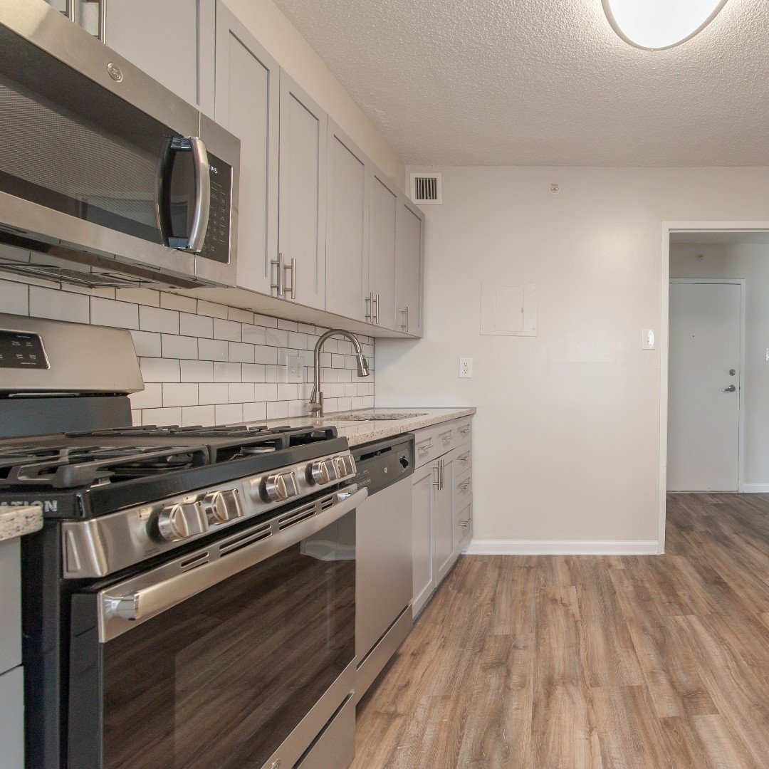 A beautiful kitchen is one of many reasons why residents choose to live in our community! Come check out one of our gorgeous 1 bed, 1 bath apartment homes! With abundant storage, spacious rooms, and a great neighborhood, you won't be disappointed!

S