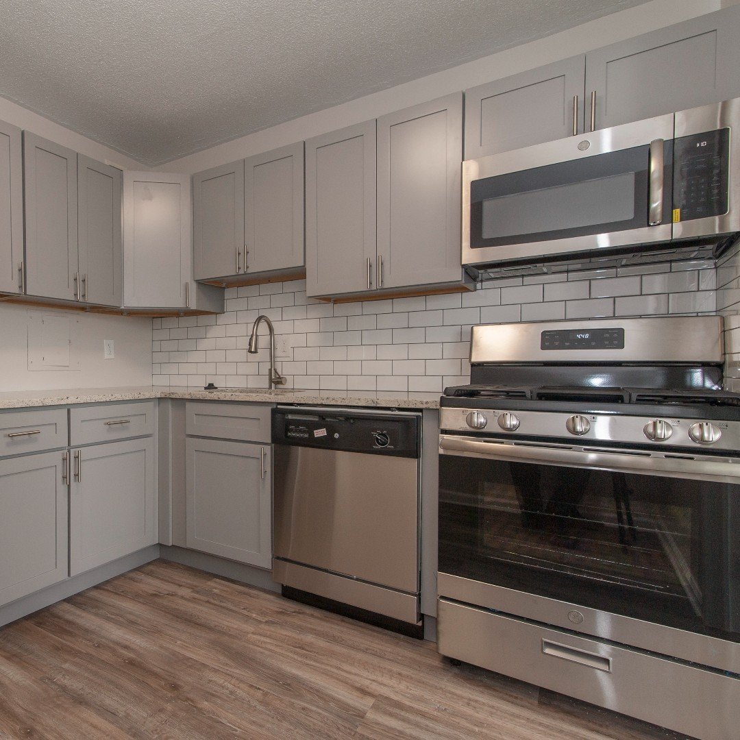 Welcome to your stylish new kitchen sanctuary!

#kitchen #kitchensanctuary #sanctuary #nowleasing #leasingnow #apartmentavailable #apartment #enclavesilverspring #silverspring