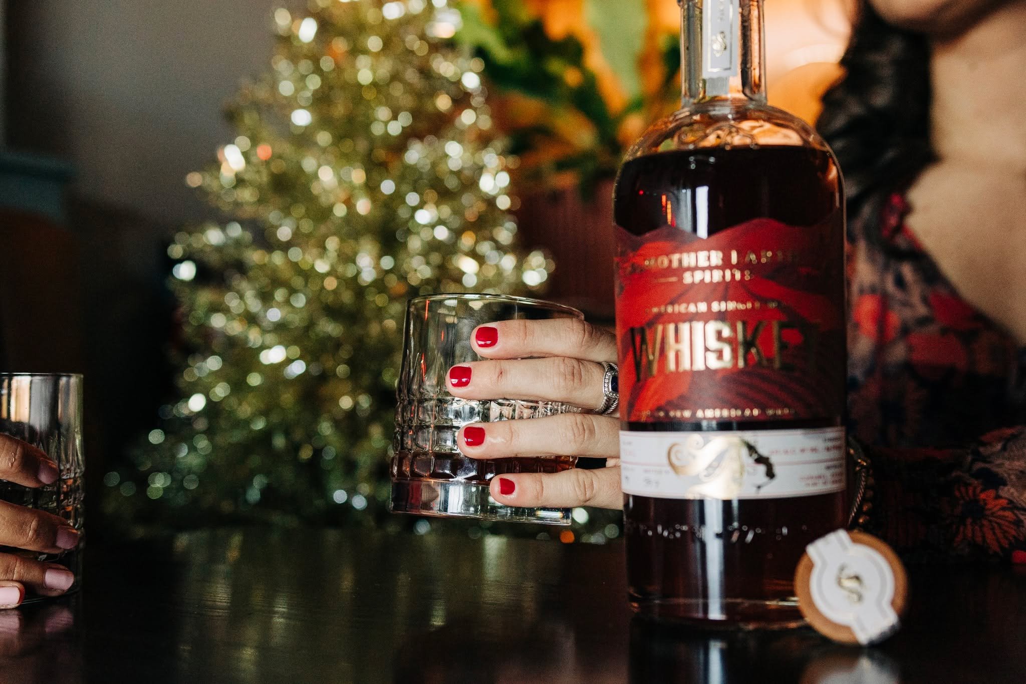 The holiday spirit blooms in every snowflake and every heart. #craftedinthecarolinas 🎁